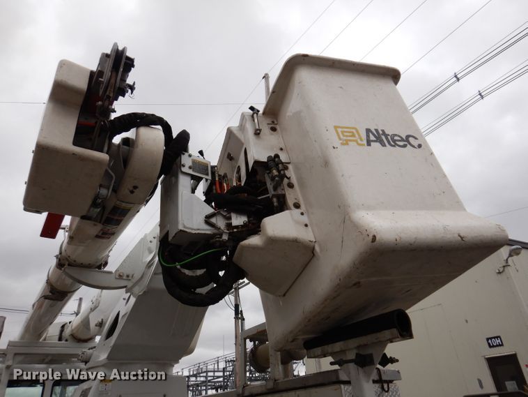 image for item JK9489 2001 Freightliner FL70  bucket truck