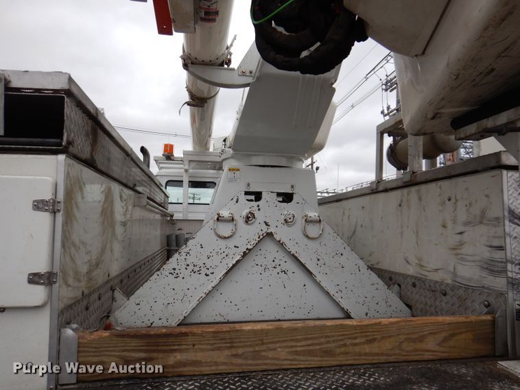 image for item JK9489 2001 Freightliner FL70  bucket truck