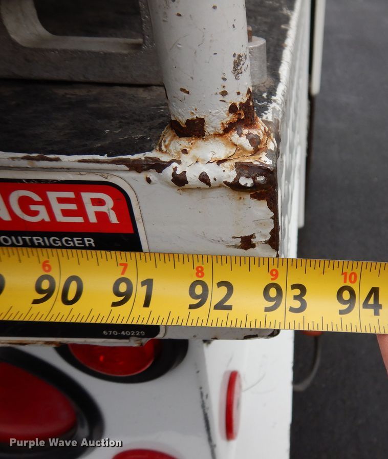 image for item JK9489 2001 Freightliner FL70  bucket truck