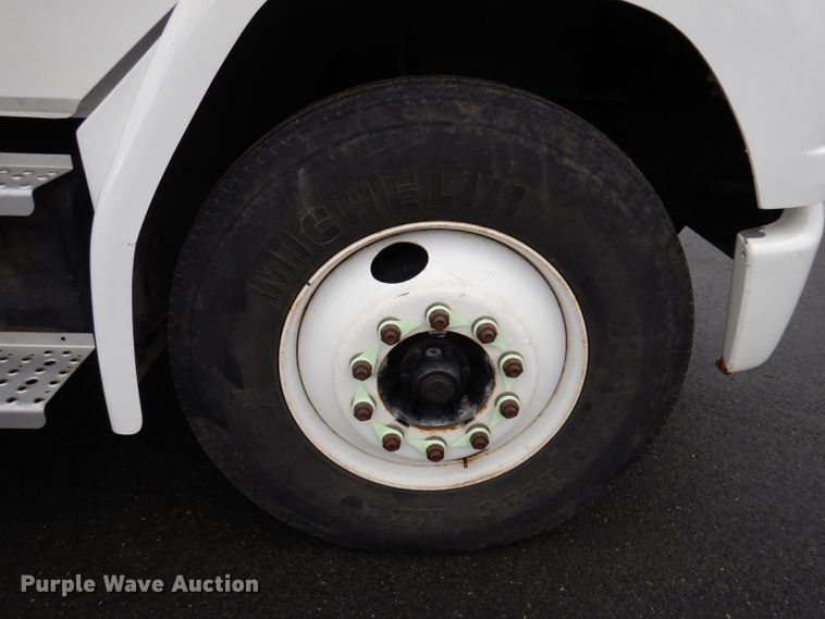 image for item JK9489 2001 Freightliner FL70  bucket truck