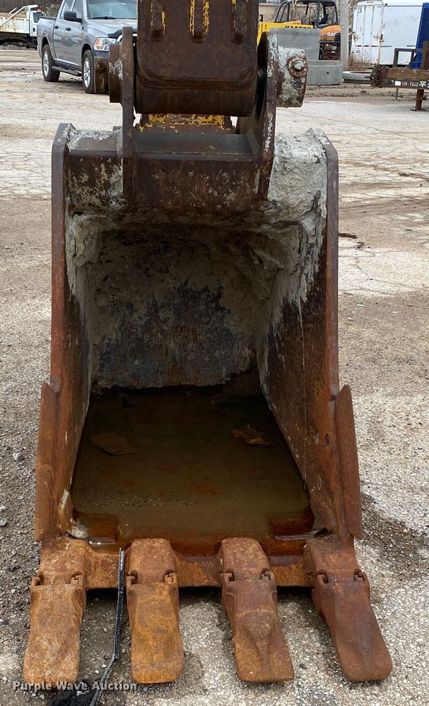 image for item JL9070 2000 Kobelco SK210LC  excavator