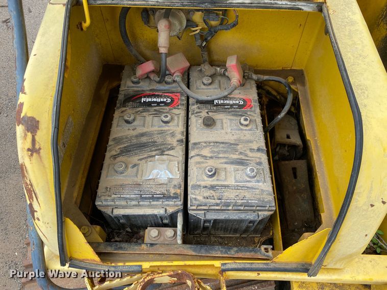 image for item JL9070 2000 Kobelco SK210LC  excavator