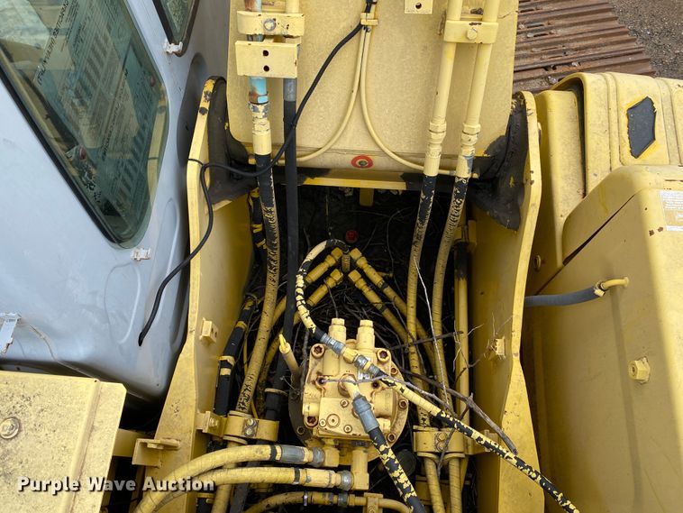 image for item JL9070 2000 Kobelco SK210LC  excavator