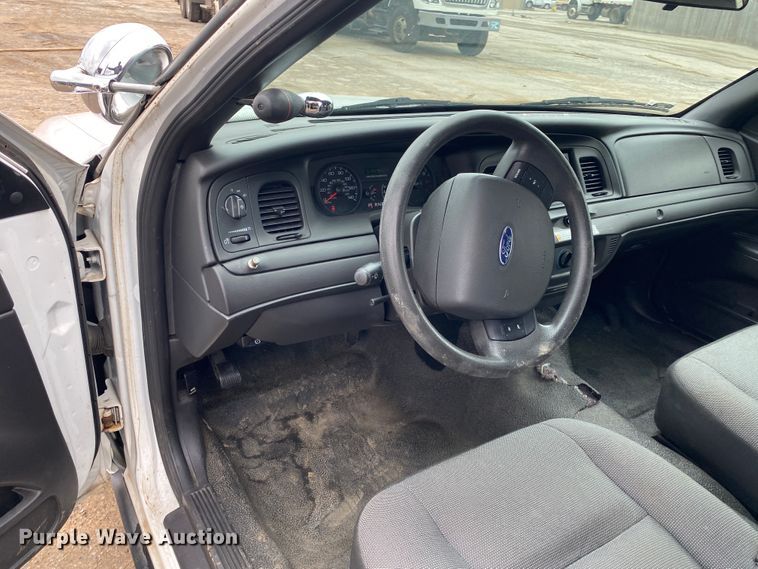image for item JL9075 2008 Ford Crown Victoria Police Interceptor