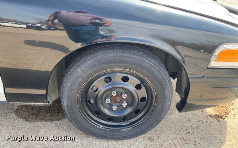 image for item JL9078 2011 Ford Crown Victoria Police Interceptor