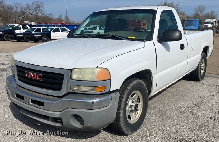 image for item JL9081 2004 GMC Sierra 1500  pickup truck