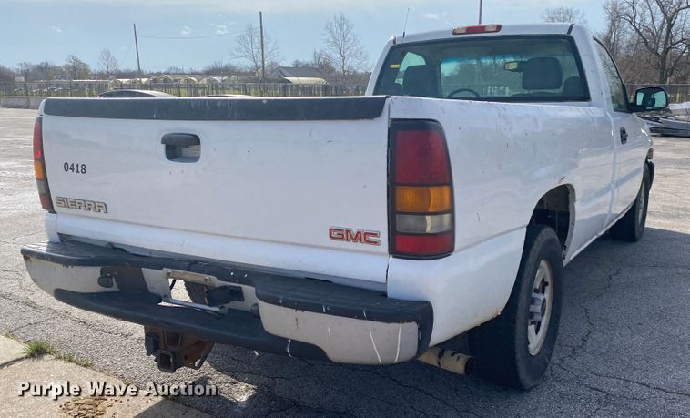image for item JL9081 2004 GMC Sierra 1500  pickup truck