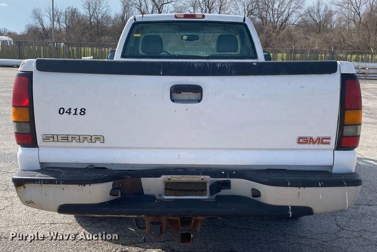 image for item JL9081 2004 GMC Sierra 1500  pickup truck
