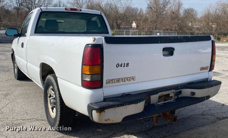 image for item JL9081 2004 GMC Sierra 1500  pickup truck