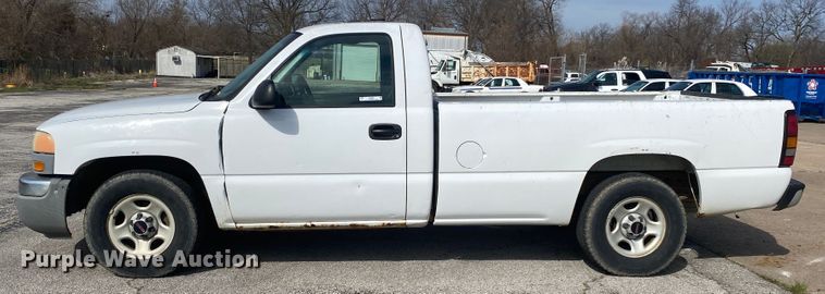 image for item JL9081 2004 GMC Sierra 1500  pickup truck
