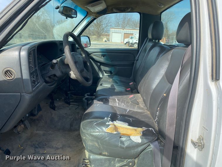 image for item JL9081 2004 GMC Sierra 1500  pickup truck