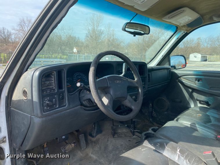 image for item JL9081 2004 GMC Sierra 1500  pickup truck