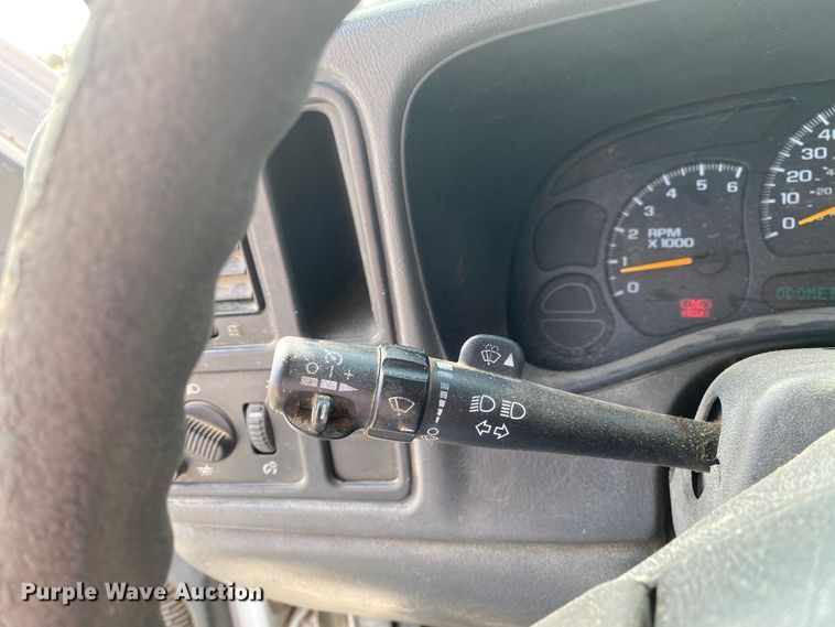 image for item JL9081 2004 GMC Sierra 1500  pickup truck