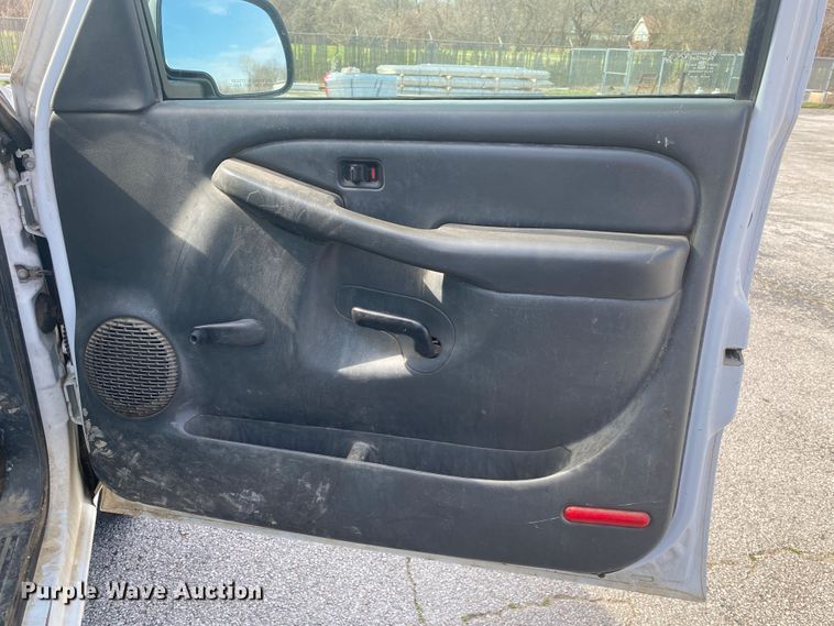 image for item JL9081 2004 GMC Sierra 1500  pickup truck