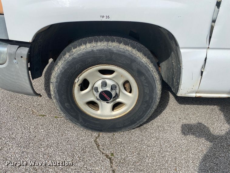 image for item JL9081 2004 GMC Sierra 1500  pickup truck