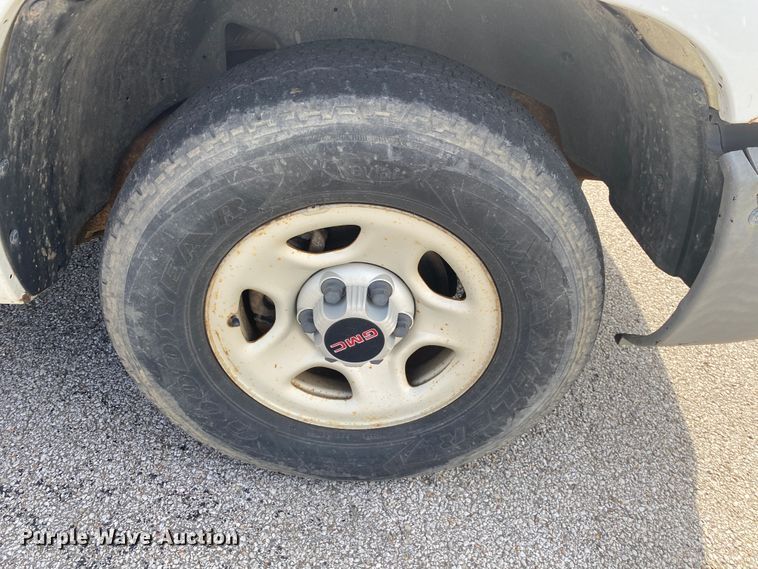 image for item JL9081 2004 GMC Sierra 1500  pickup truck