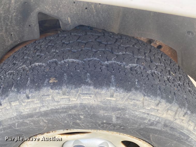 image for item JL9081 2004 GMC Sierra 1500  pickup truck