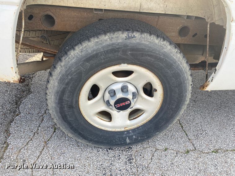 image for item JL9081 2004 GMC Sierra 1500  pickup truck