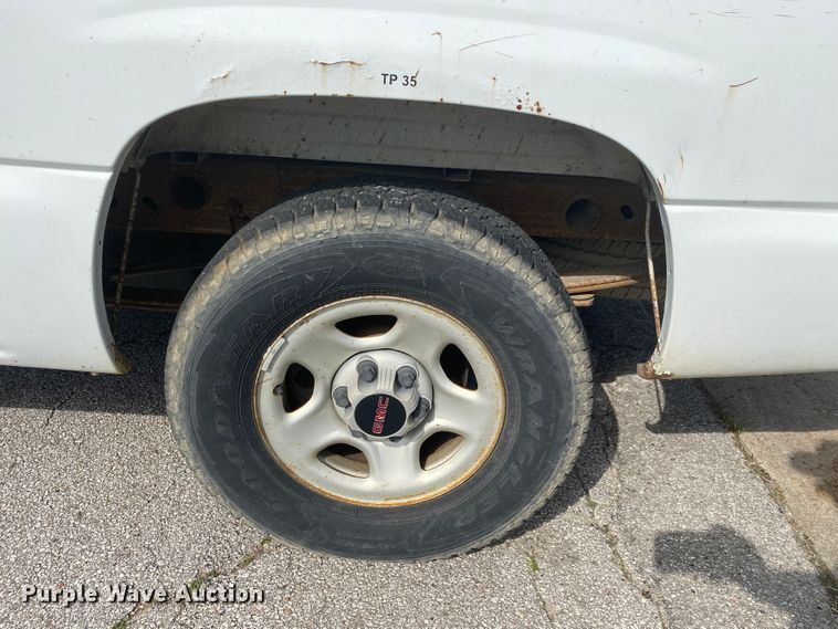 image for item JL9081 2004 GMC Sierra 1500  pickup truck