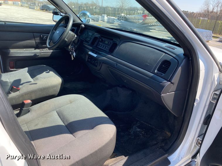 image for item JL9083 2008 Ford Crown Victoria Police Interceptor