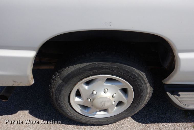 image for item JL9084 2007 Ford E150  van