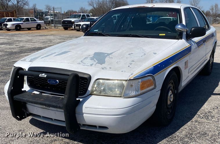 image for item JL9085 2005 Ford Crown Victoria Police Interceptor