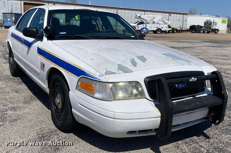 image for item JL9085 2005 Ford Crown Victoria Police Interceptor