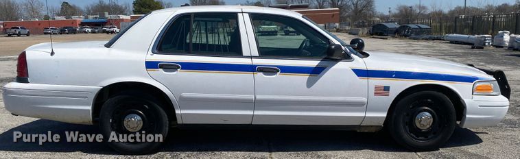 image for item JL9085 2005 Ford Crown Victoria Police Interceptor
