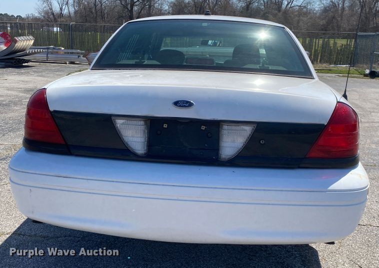 image for item JL9085 2005 Ford Crown Victoria Police Interceptor