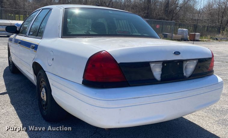 image for item JL9085 2005 Ford Crown Victoria Police Interceptor