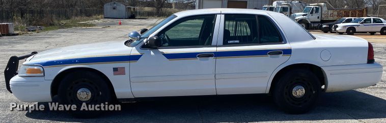 image for item JL9085 2005 Ford Crown Victoria Police Interceptor
