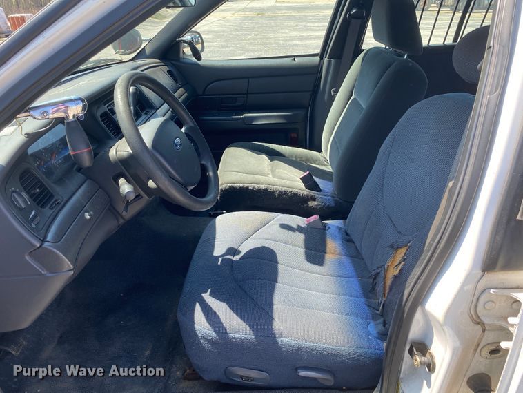 image for item JL9085 2005 Ford Crown Victoria Police Interceptor