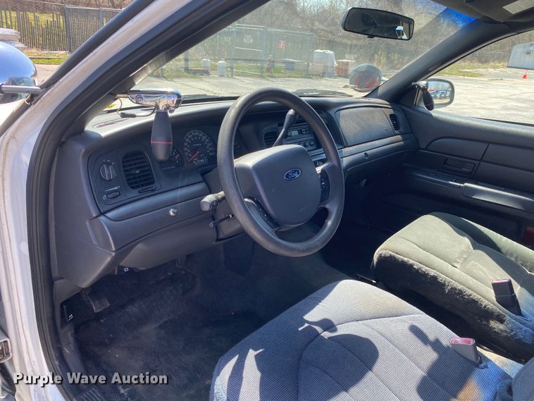 image for item JL9085 2005 Ford Crown Victoria Police Interceptor