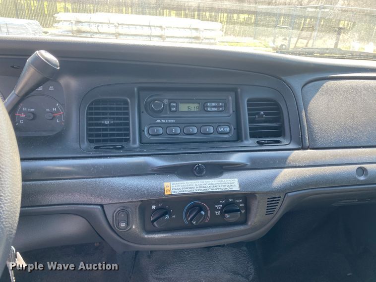 image for item JL9085 2005 Ford Crown Victoria Police Interceptor