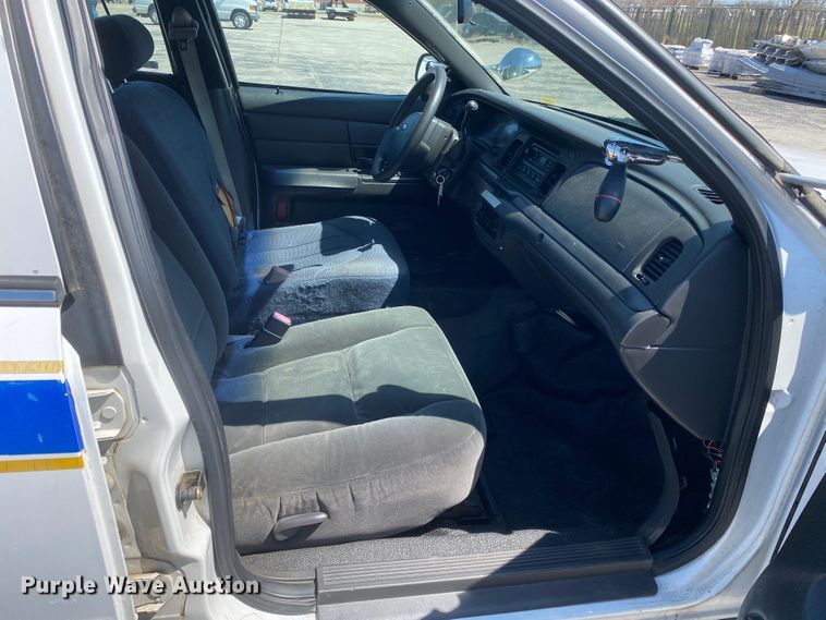 image for item JL9085 2005 Ford Crown Victoria Police Interceptor