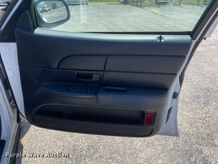 image for item JL9085 2005 Ford Crown Victoria Police Interceptor