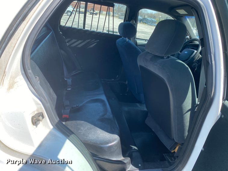 image for item JL9085 2005 Ford Crown Victoria Police Interceptor
