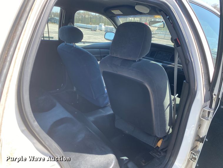 image for item JL9085 2005 Ford Crown Victoria Police Interceptor