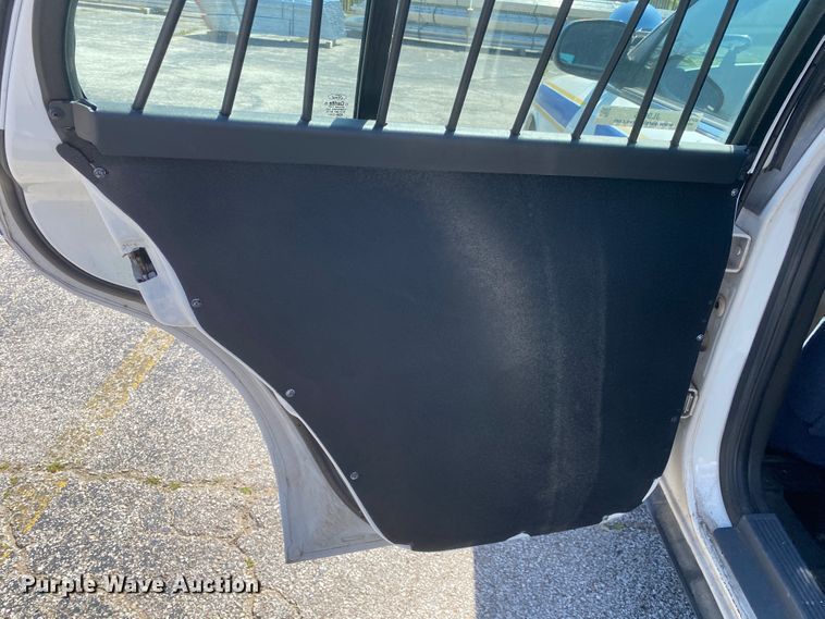 image for item JL9085 2005 Ford Crown Victoria Police Interceptor