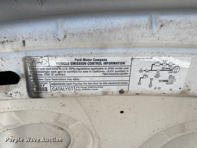 image for item JL9085 2005 Ford Crown Victoria Police Interceptor