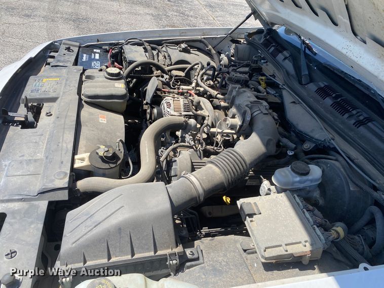 image for item JL9085 2005 Ford Crown Victoria Police Interceptor