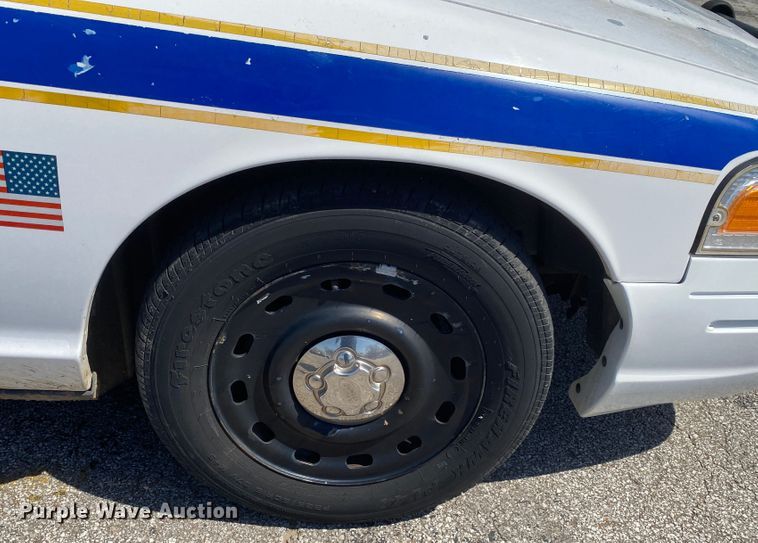 image for item JL9085 2005 Ford Crown Victoria Police Interceptor