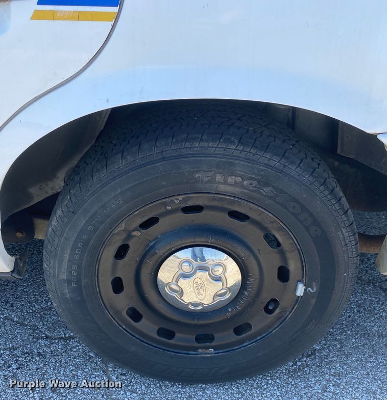 image for item JL9085 2005 Ford Crown Victoria Police Interceptor