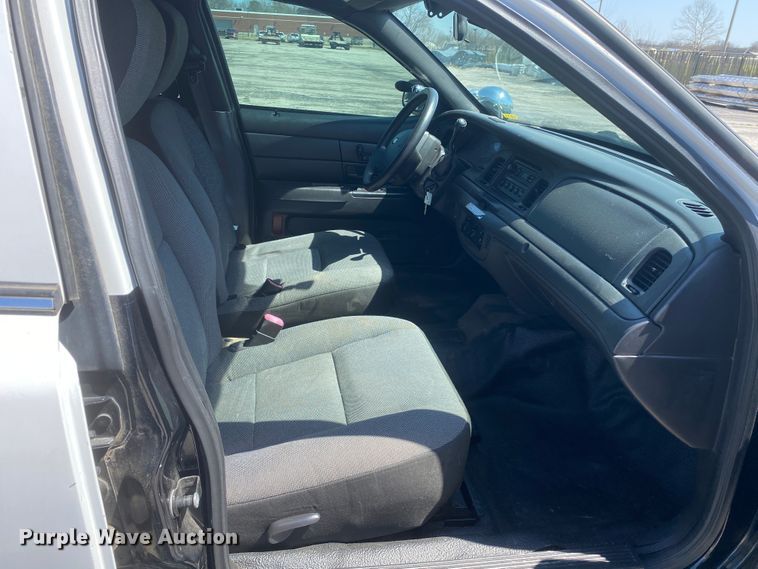 image for item JL9087 2011 Ford Crown Victoria Police Interceptor