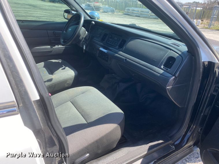 image for item JL9087 2011 Ford Crown Victoria Police Interceptor