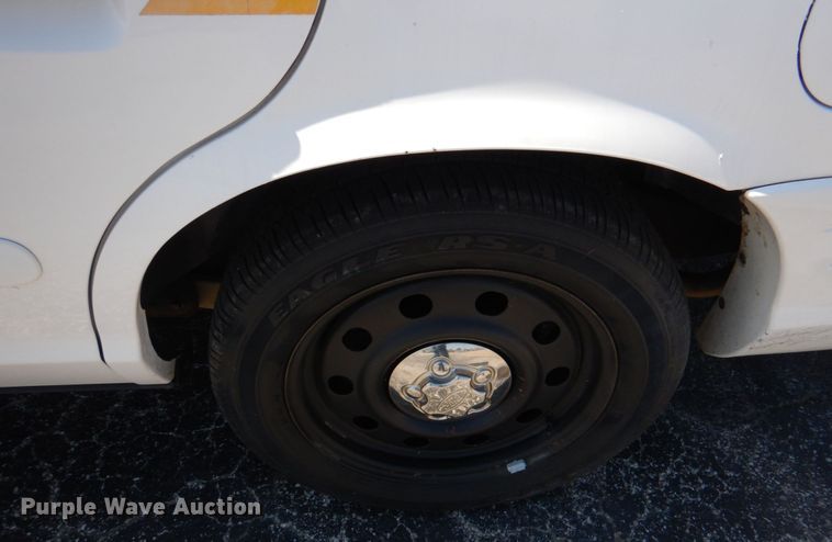 image for item JL9088 2008 Ford Crown Victoria Police Interceptor