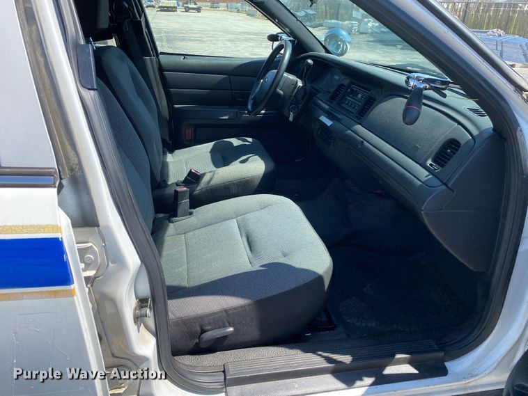 image for item JL9089 2006 Ford Crown Victoria Police Interecptor