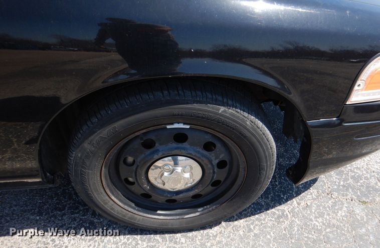 image for item JL9090 2011 Ford Crown Victoria Police Interceptor