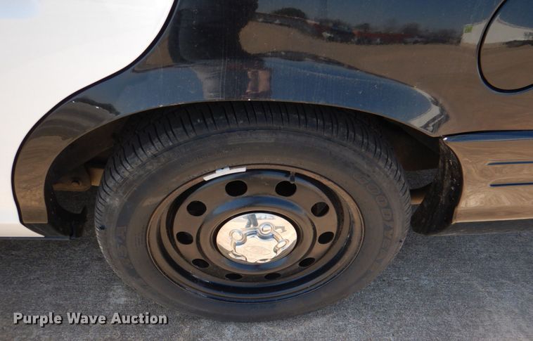 image for item JL9090 2011 Ford Crown Victoria Police Interceptor