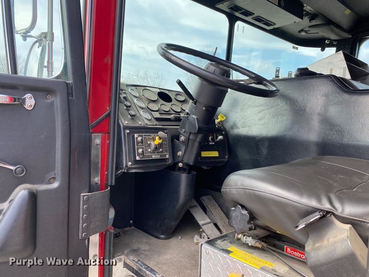 image for item JL9091 1993 HME  pumper fire truck